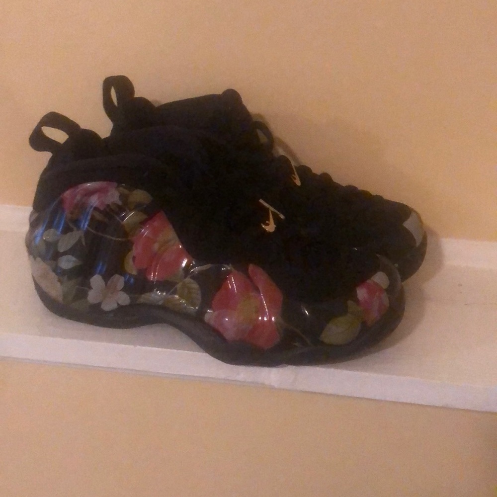 Flower design Nike Foams